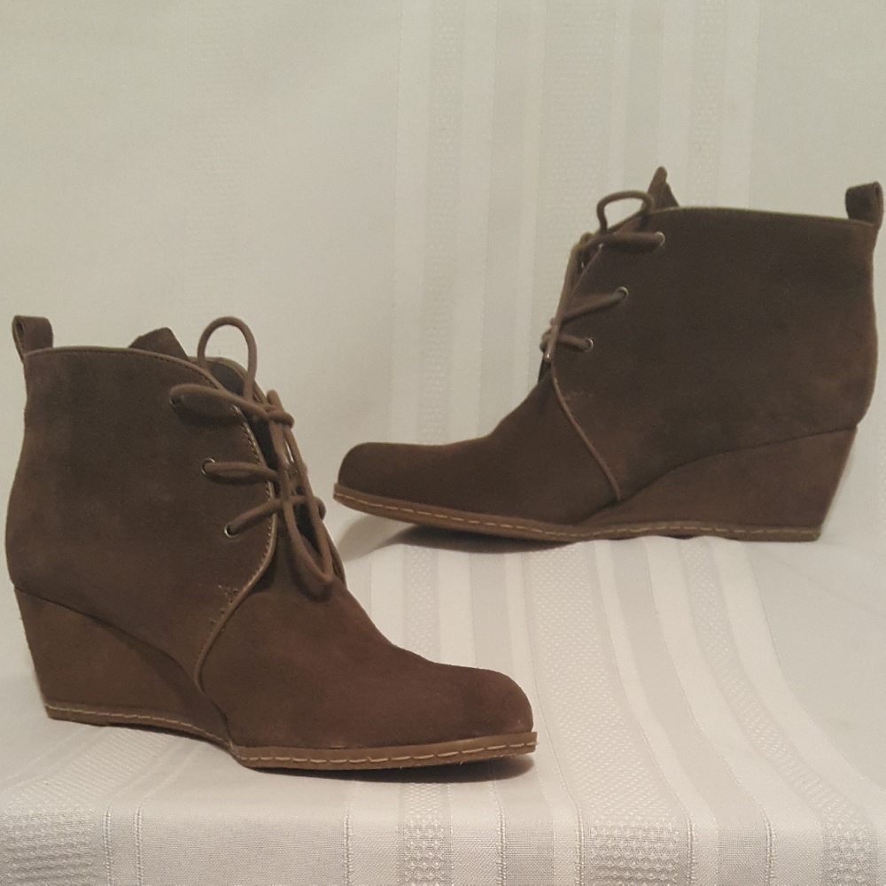 Wedge ankle bootie